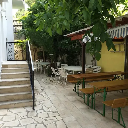 Pansion Begic 3* Omis