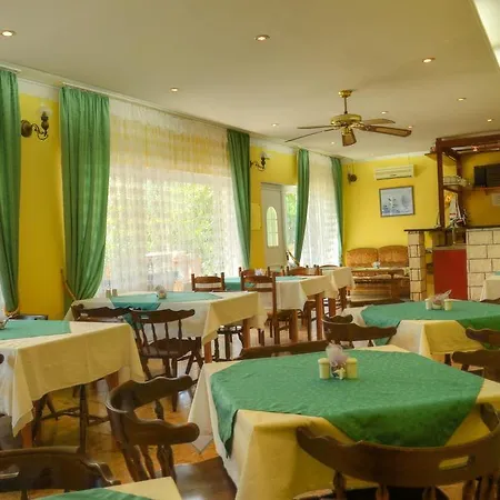 Pansion Begic 3* Omiš