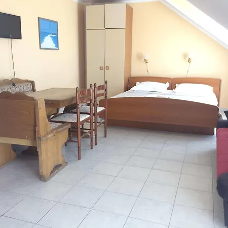 Pansion Begic 3* Omis