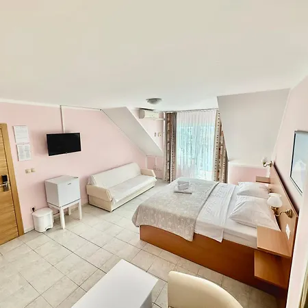 Pansion Begic 3* Omis